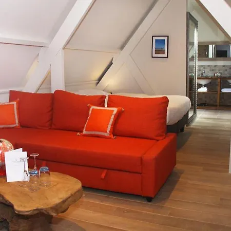 Les Champs De Bed & Breakfast